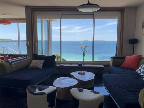 unobstructed view of the sea: "Neiz ar roch" The nest on the rock