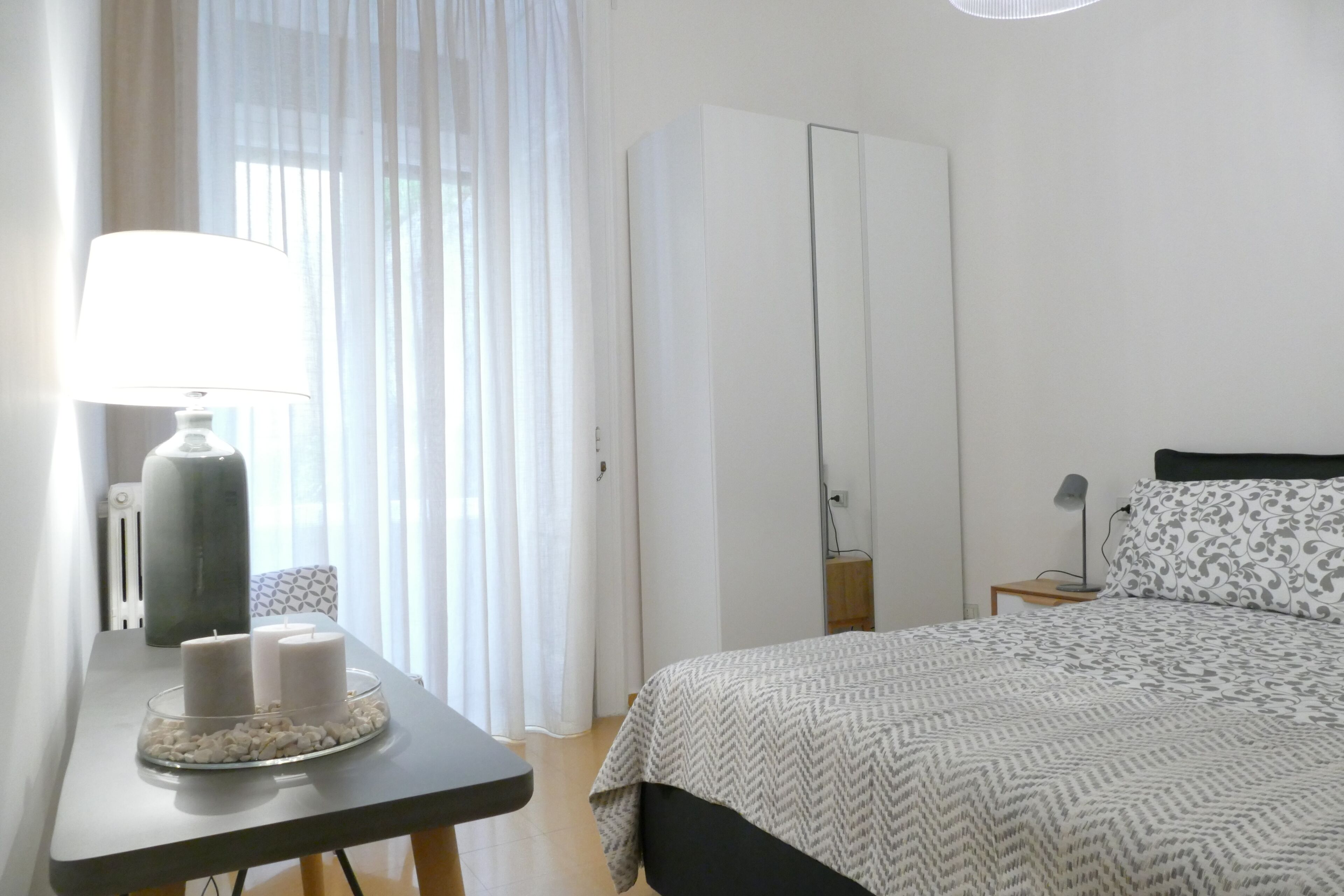 3 bedrooms, desk, iron/ironing board, travel crib