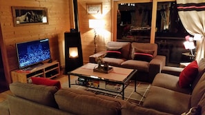 Smart TV, fireplace, video-game console, DVD player