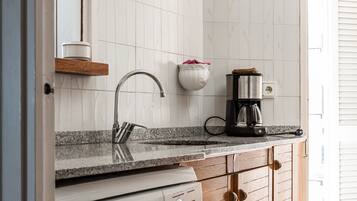 Frigorifero, microonde, forno, lavastoviglie