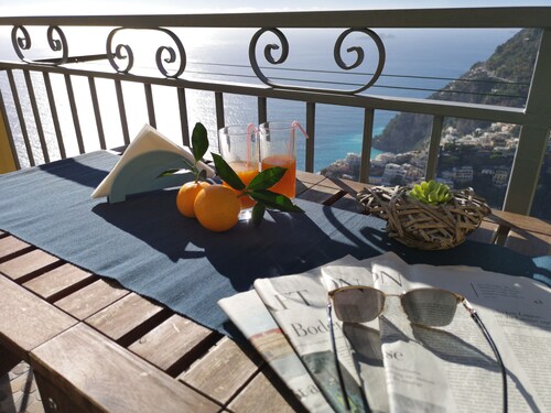 HOUSE WITH PRIVATE PARKING AND MAGNIFICENT VIEW ON THE BAY OF POSITANO 
