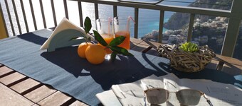 HOUSE WITH PRIVATE PARKING AND MAGNIFICENT VIEW ON THE BAY OF POSITANO 