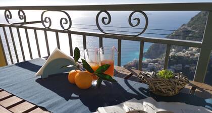 HOUSE WITH PRIVATE PARKING AND MAGNIFICENT VIEW ON THE BAY OF POSITANO