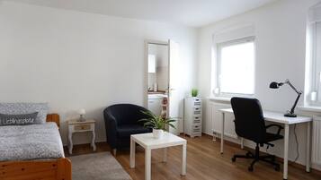 Studio | Desk, blackout drapes, free WiFi, bed sheets