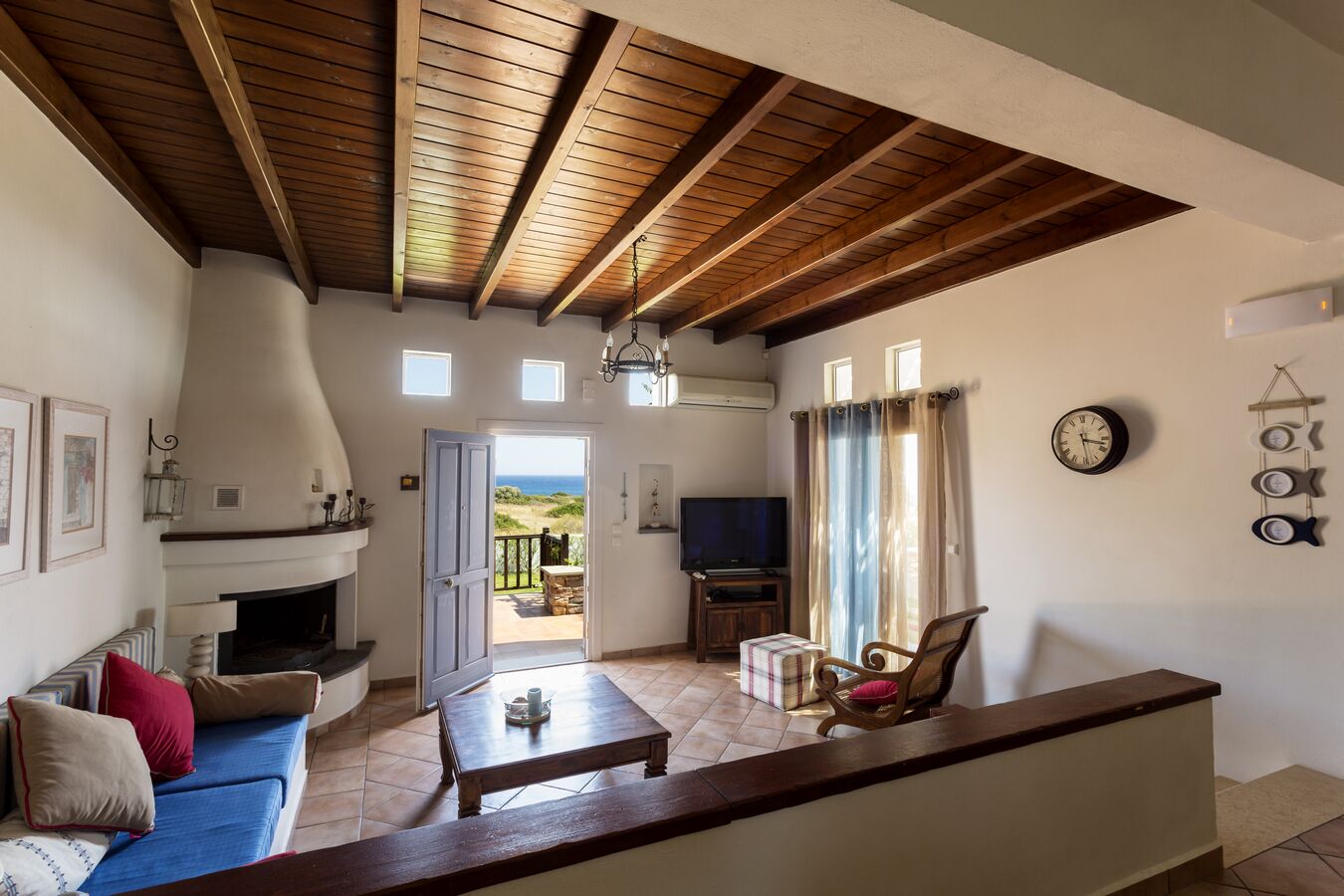 Aeolos Villa, Traditional Sea View Villa with Private Pool, 200m from the beach