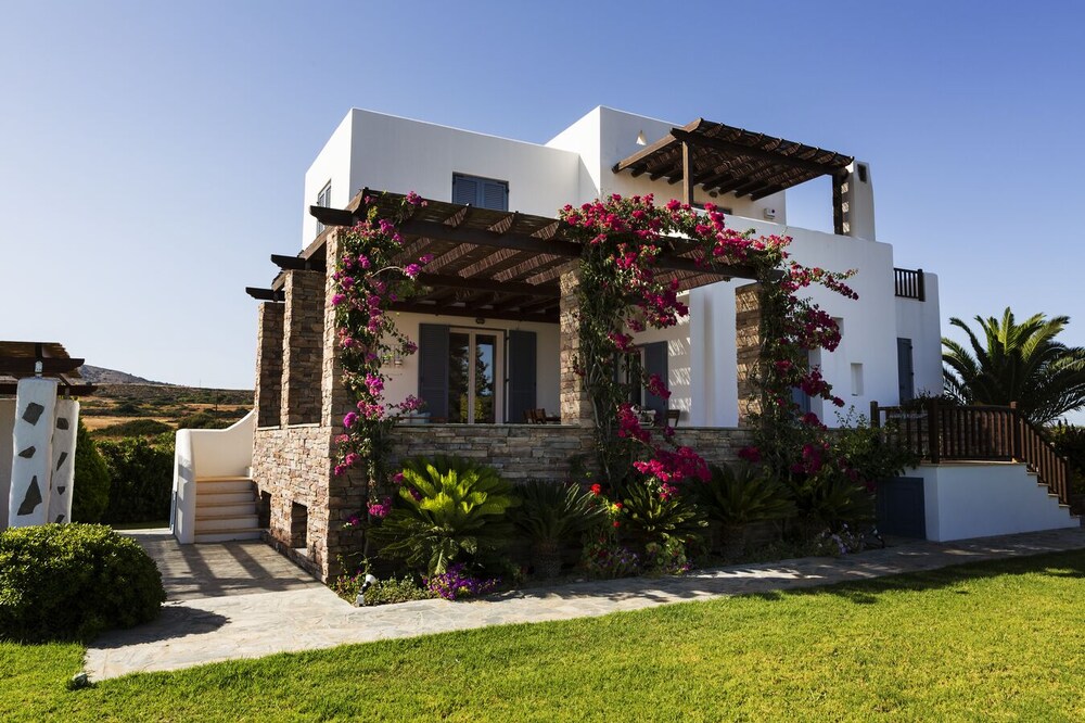 Aeolos Villa, Traditional Sea View Villa with Private Pool, 200m from the beach