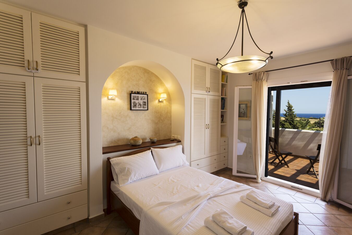 Aeolos Villa, Traditional Sea View Villa with Private Pool, 200m from the beach