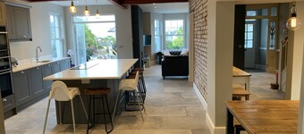 Large beautifully renovated family house with sea views, 500m to Abersoch beach