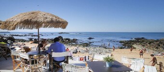 Beachfront apartment with spectacular sea views. (WILLOWERS)