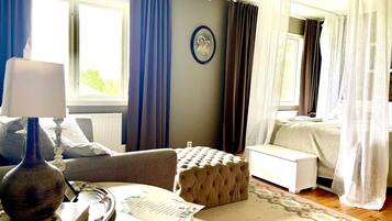 Superior Room, Mountain View | Individually furnished, blackout drapes, soundproofing