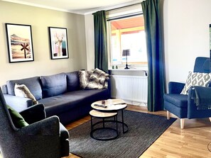 Cabin, 2 Bedrooms | Living area