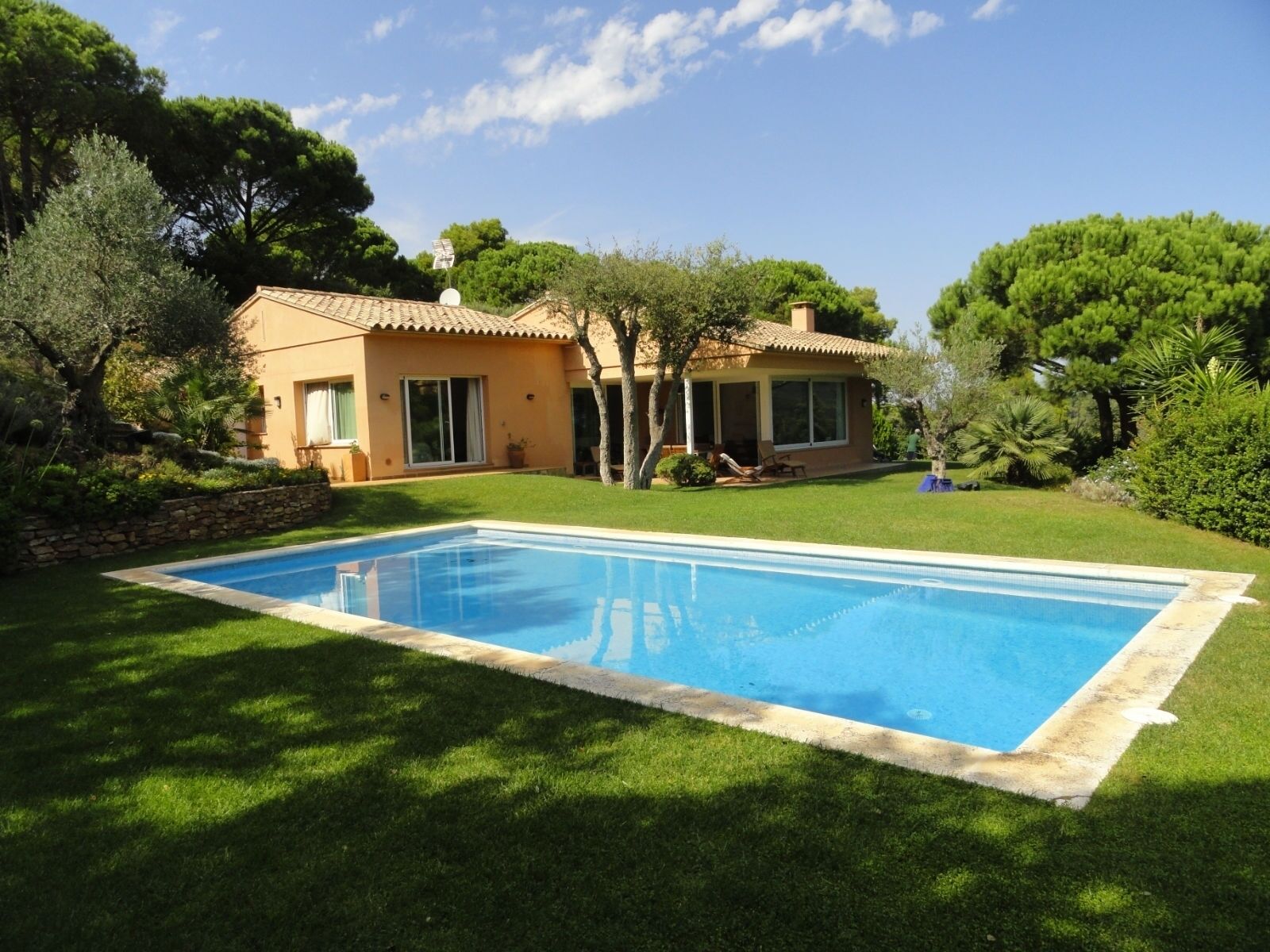 maison individuelle  dans un site protégé. piscine privée