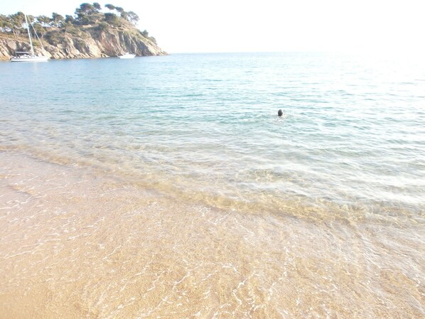 Beach nearby - Airy house. Private swimming pool. Sea view. (Begur)