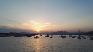 A marina with boats docked at sunset. - Bright, spacious, terraces, one step from the sea, high-speed wifi, Cinqueterre (Sestri Levante)