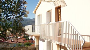 A building with a balcony, a door, and a view of the surrounding area. - Comfortable Villa Close to Lake Sea Mountains Airport Unrivaled View  (Prades)