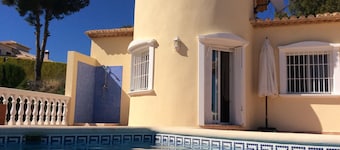 Detached 3 bedroom 2 bathroom villa with private south facing pool.