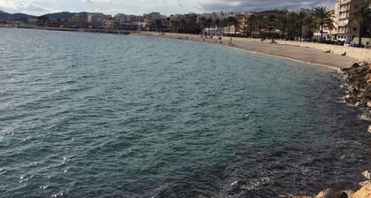 Detached 3 bedroom 2 bathroom villa with private south facing pool.