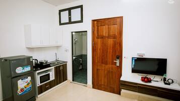 43-inch flat-screen TV with cable channels, TV