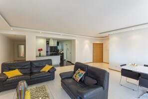 Smart TV y chimenea