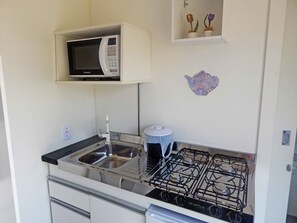 Economy Room, 1 Bedroom, Courtyard View | Private kitchen