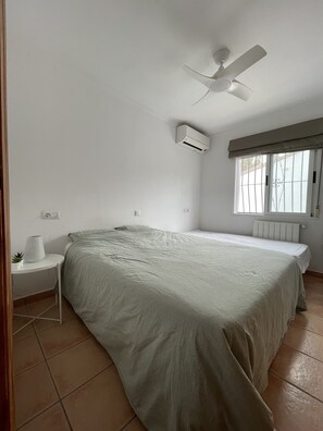2 bedrooms, iron/ironing board, travel cot, free WiFi