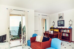 Flat-screen TV - Apartment with terrace and view of the sea in Gaeta Medievale – private parking (Gaeta)