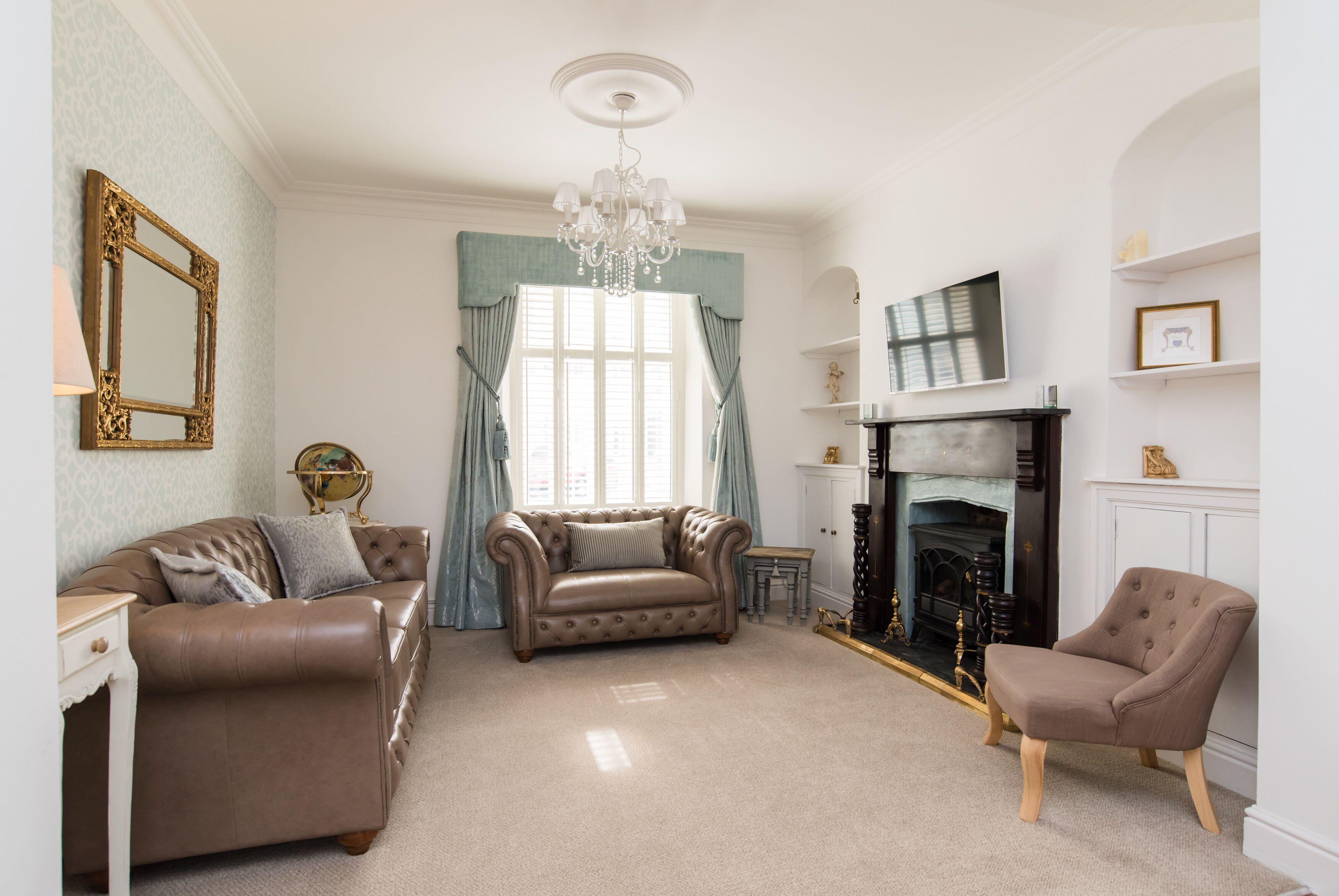 Spacious Seaside Family Cottage with Entertainment Centre