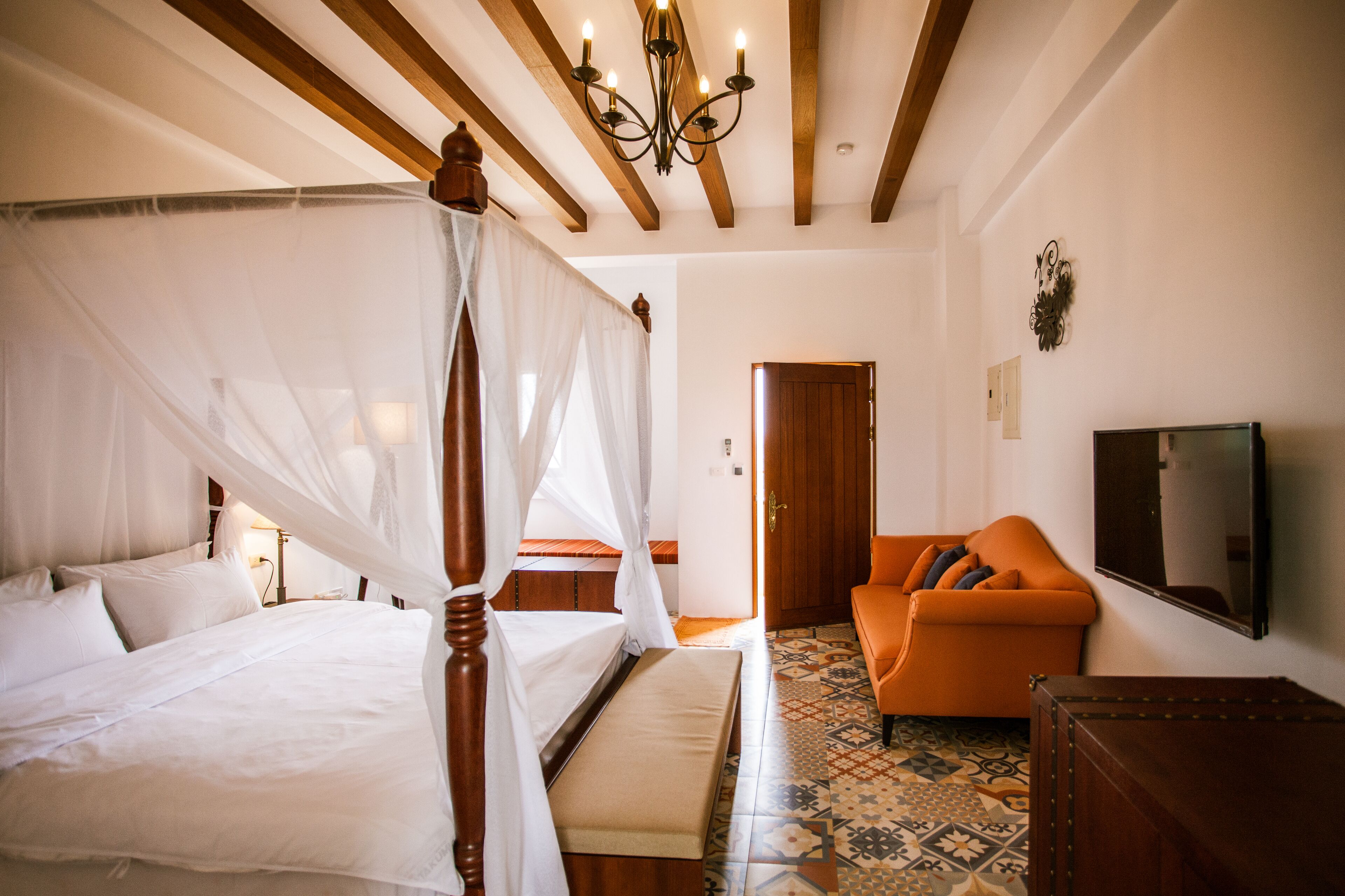 comfort double room | soundproofing, free cots/infant beds, free wifi, bed sheets