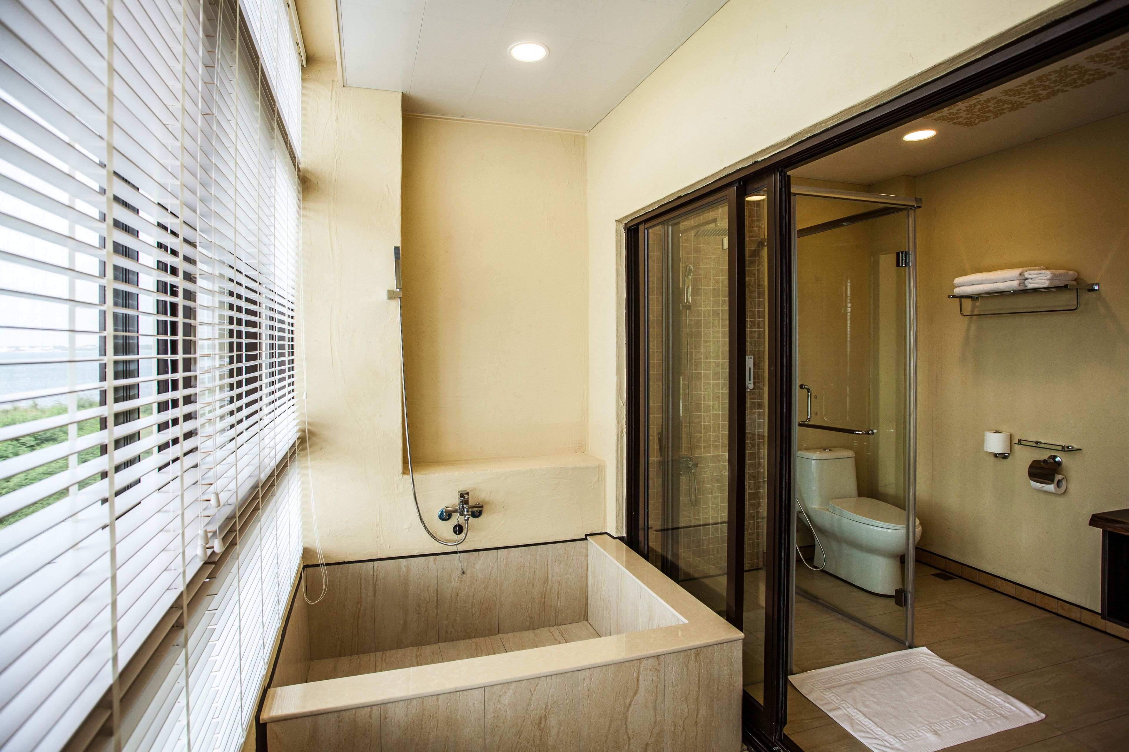 deluxe double room, sea view | bathroom | free toiletries, hair dryer, slippers, towels