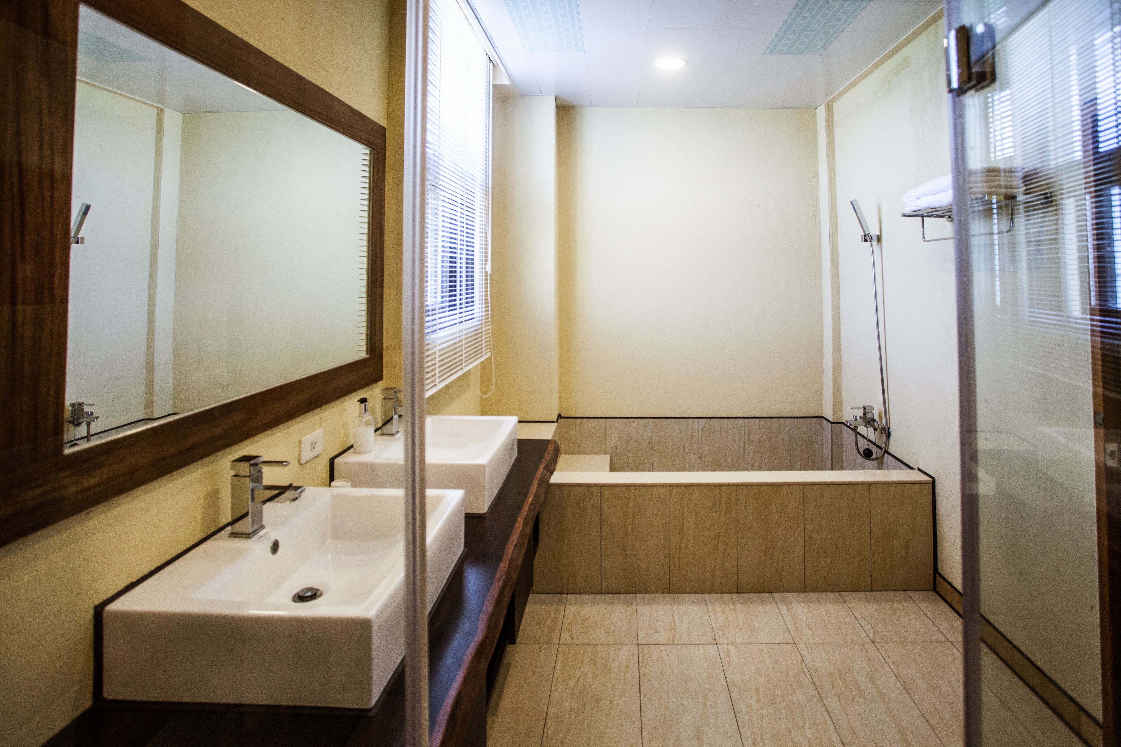 basic double room, bathtub | bathroom | free toiletries, hair dryer, slippers, towels