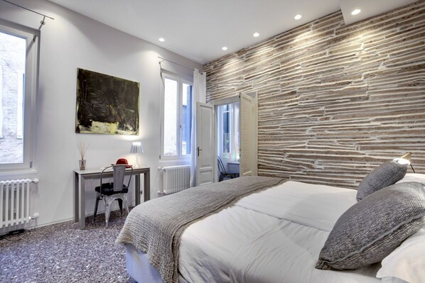 3 bedrooms, iron/ironing board, bed sheets