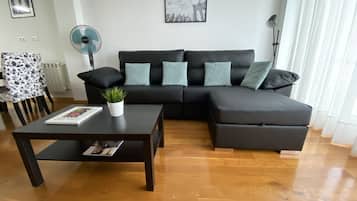 TV connectée, lecteur de DVD, livres