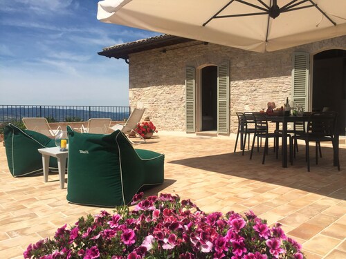 Holiday home for those who like to stop in history and stories