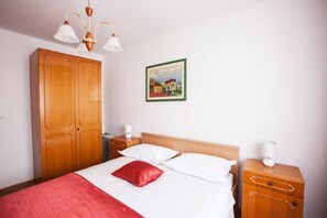 Apartment, 2 Bedrooms | Free WiFi, bed sheets - Spacious apartment 2 rooms & parking (Split)