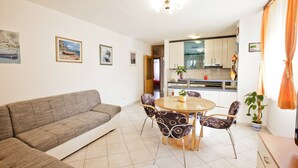 Unclassified image, 2 of 13, button - Spacious apartment 2 rooms & parking (Split)