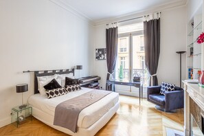 3 bedrooms, desk, iron/ironing board, travel cot - Prestigious Apartment Paris Trocadero 230m2 fully air conditionned (Paris)