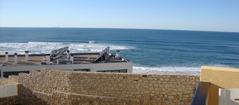 Apartment with open views to the Atlantic Ocean
