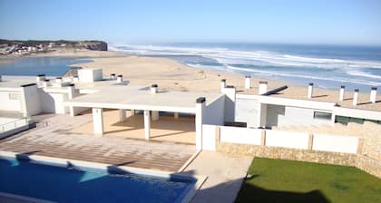 Huoneistossa on avoimet näkymät Atlantin valtamerelle