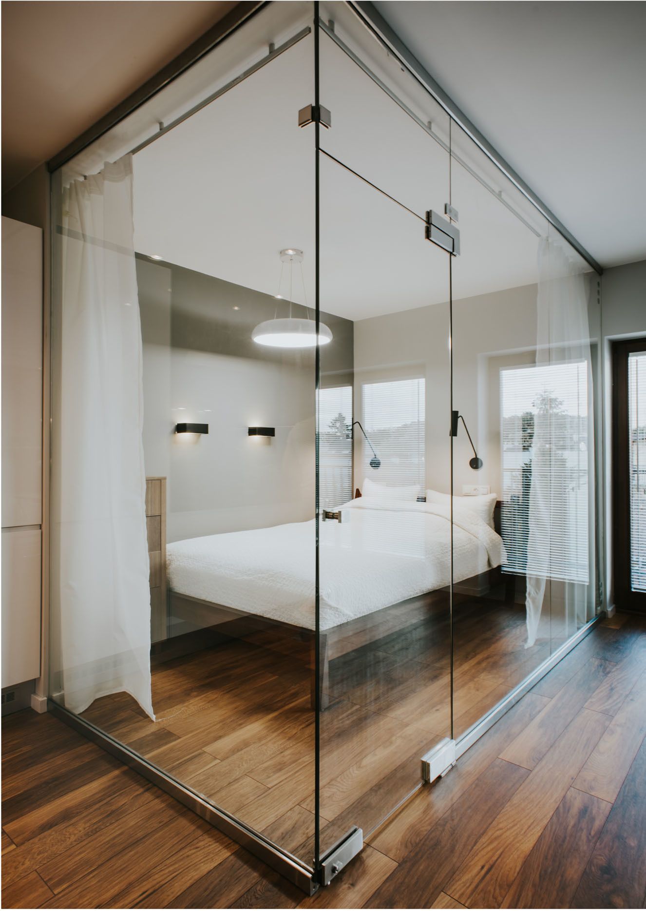 Superior Apartment | Premium bedding, iron/ironing board, free WiFi, bed sheets