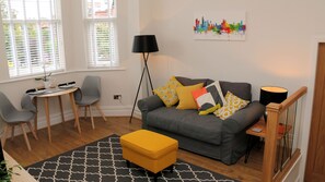 TV, DVD player, books - Luxury Holiday/Business Accommodation in Heart of West Kirby (West Kirby)