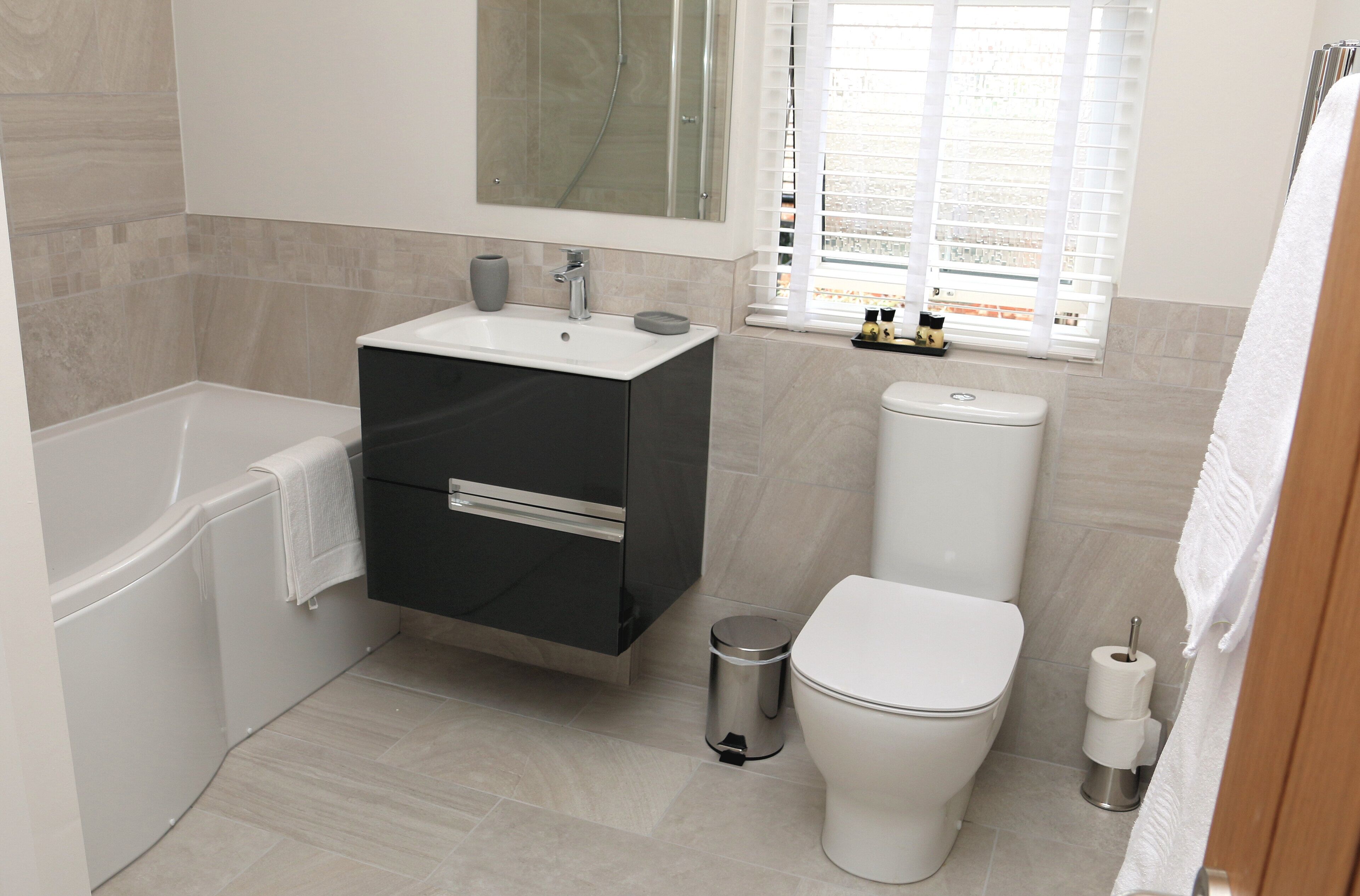 Combined shower/bathtub, hair dryer, towels, soap