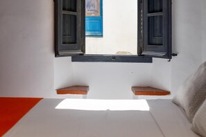 3 bedrooms, iron/ironing board, Internet, bed sheets - COZY HOUSE in the CENTER of TOWN (Tossa de Mar)