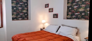 5 bedrooms, iron/ironing board, free WiFi, bed sheets