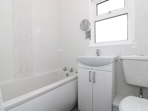 Haartrockner, Handtücher, Seife, Shampoo