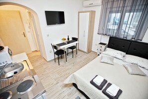 Studio | Private kitchenette