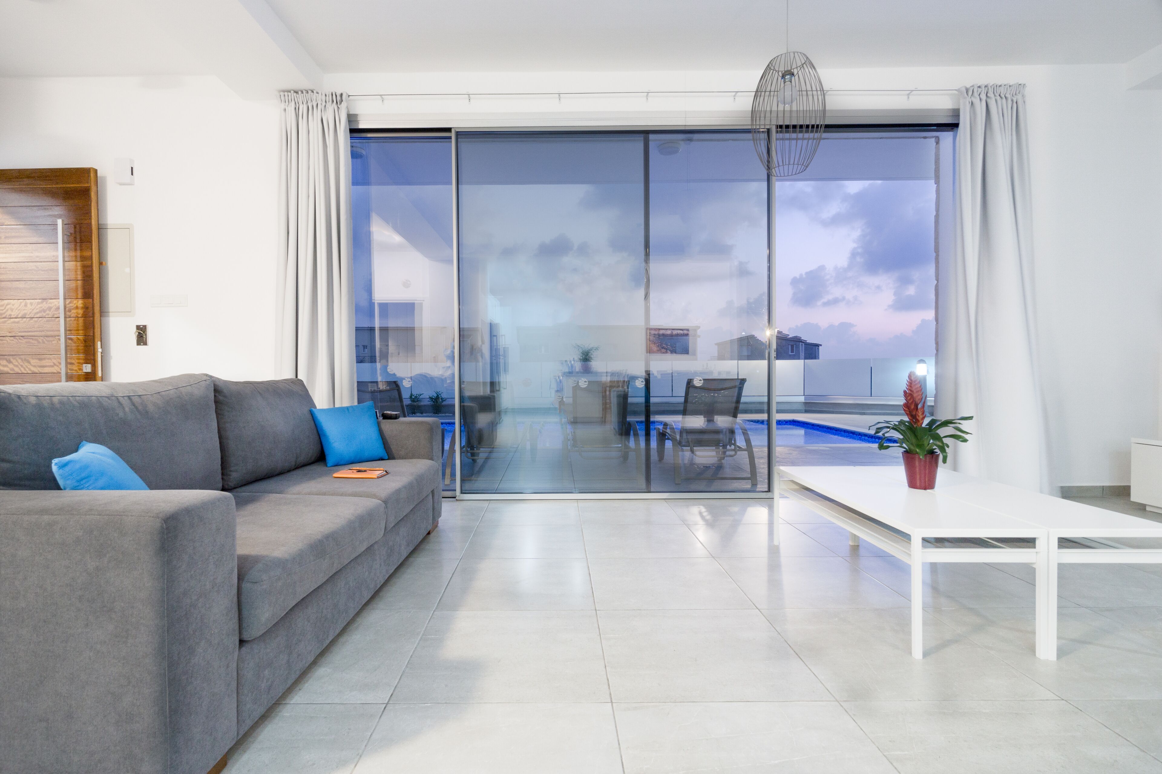 المنشأة من الداخل