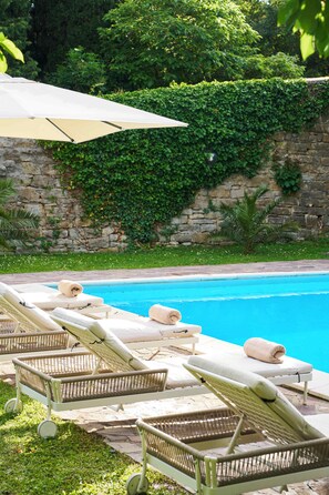 Lämmitetty uima-allas