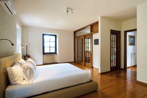 5 chambres, fer et planche à repasser, Wi-Fi, draps fournis