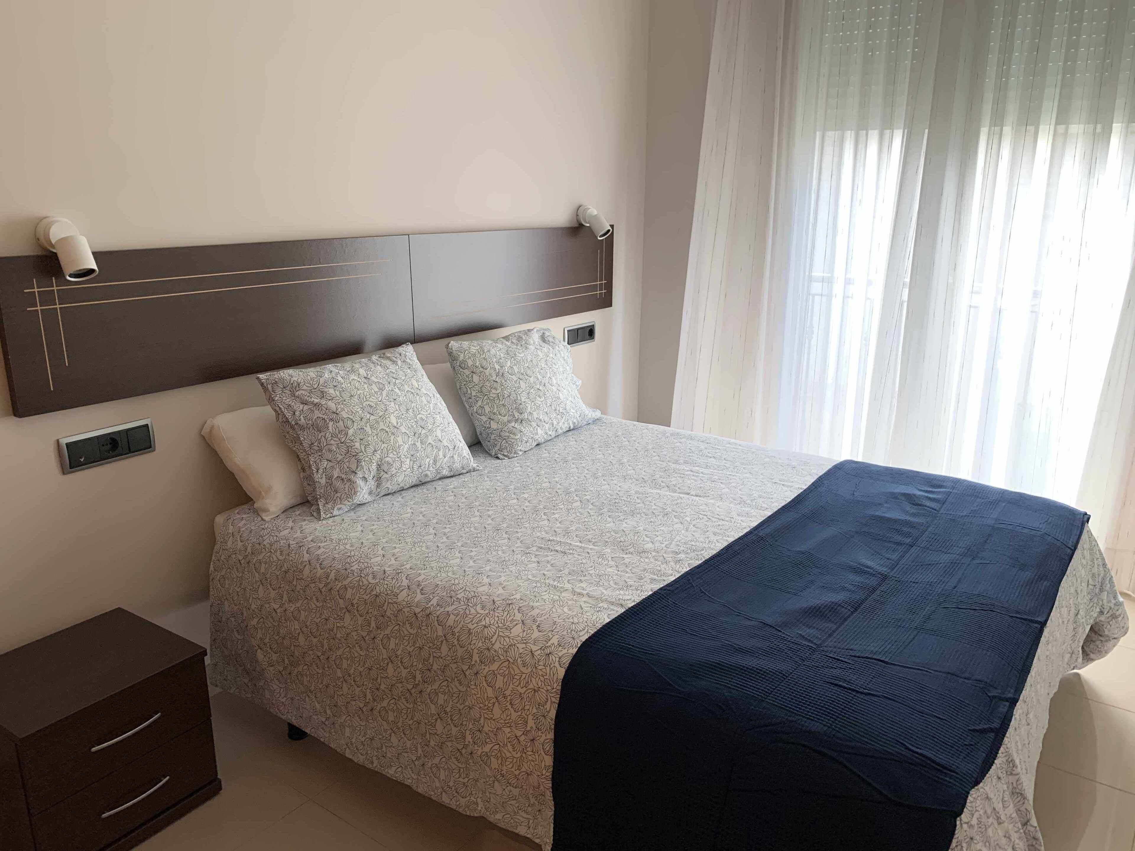 1 dormitorio, tabla de planchar con plancha, wifi gratis y ropa de cama
