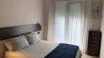 1 chambre, fer et planche à repasser, Wi-Fi gratuit, draps fournis